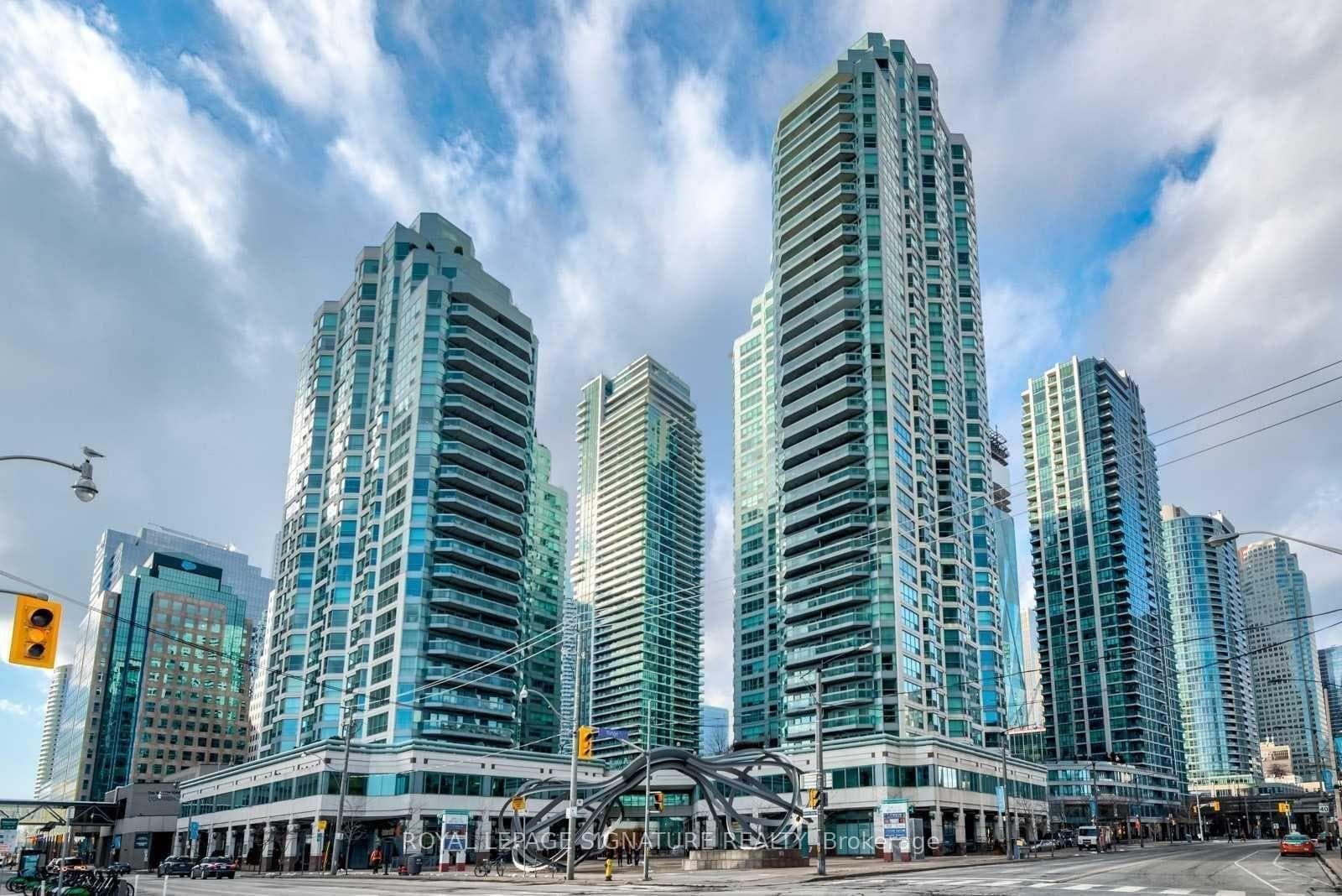 10 Queens Quay Unit 1810 photo 1