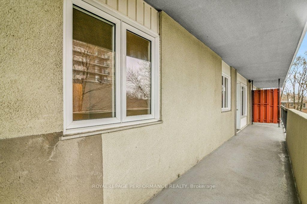 158 A Mcarthur Avenue Unit 205 photo 32