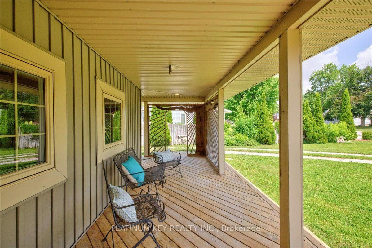 282 Beattie Street photo 4