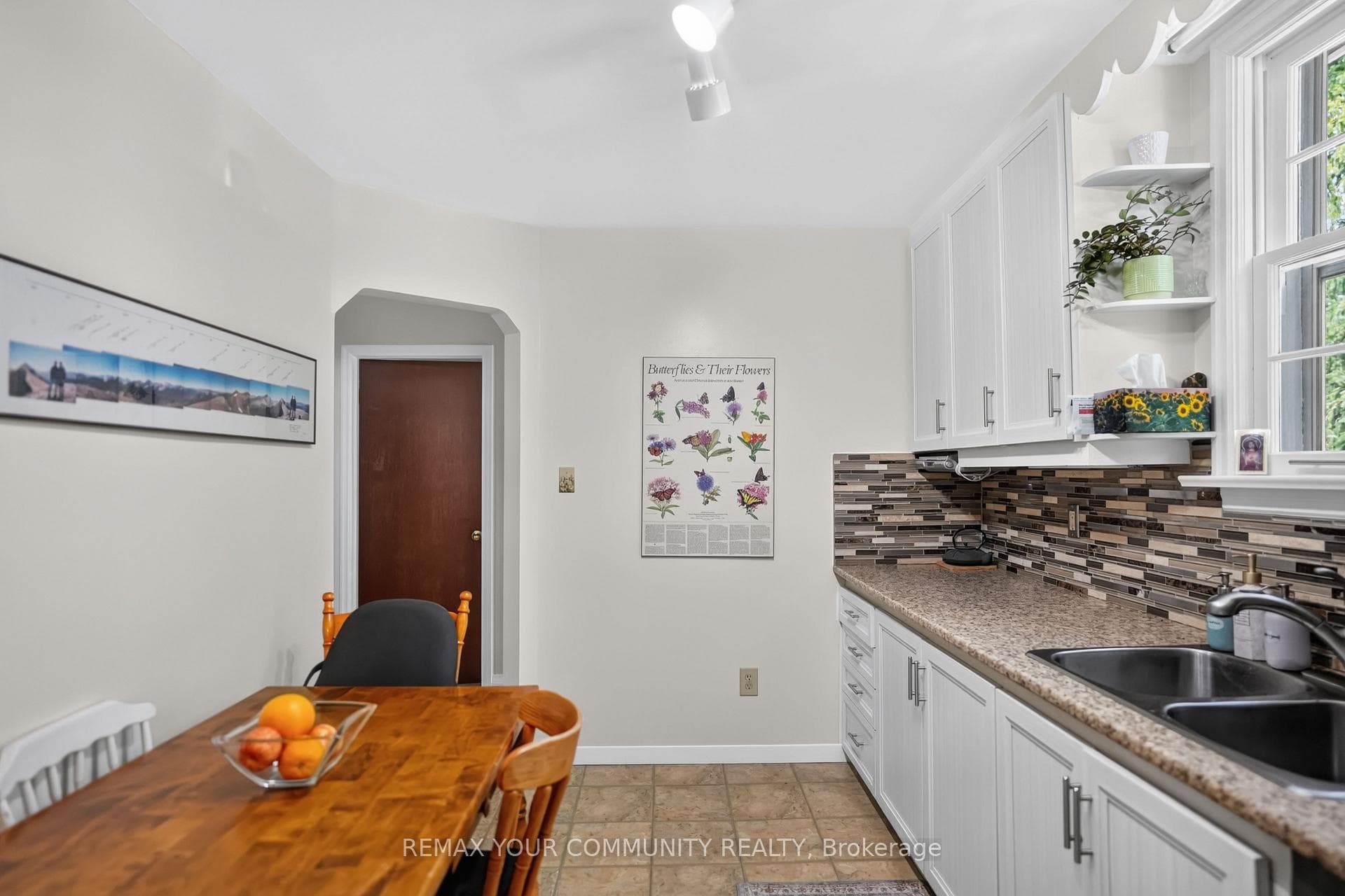 223 Richmond Street photo 8