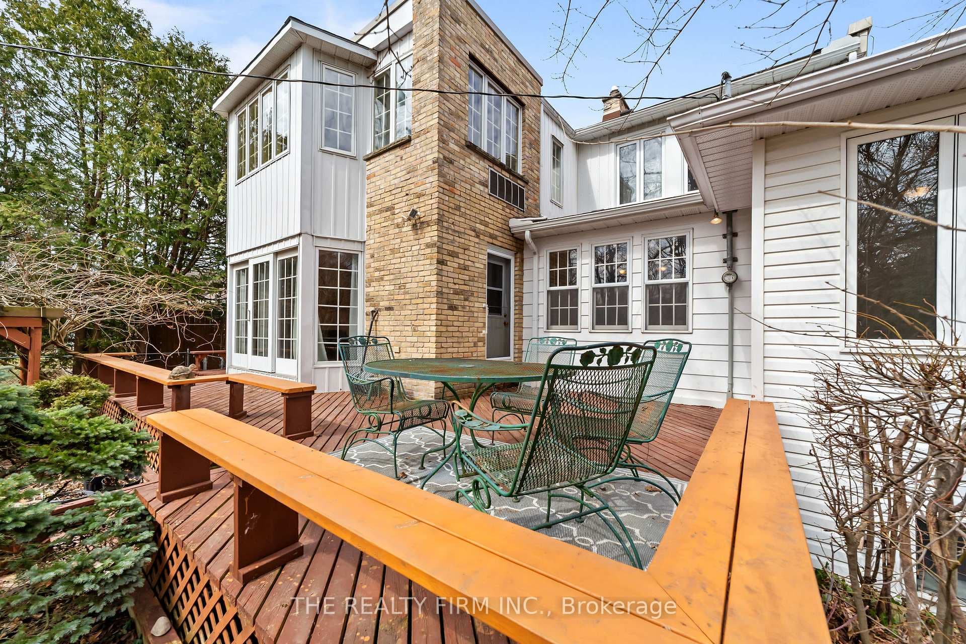 15 Mayfair Drive photo 9