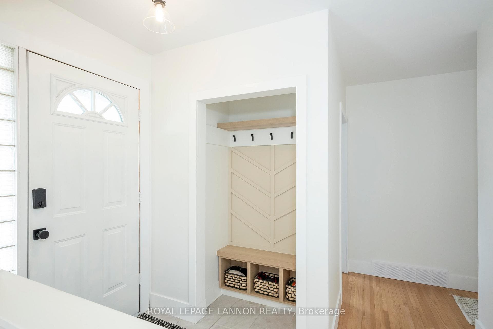 467 Heather Cres. photo 2
