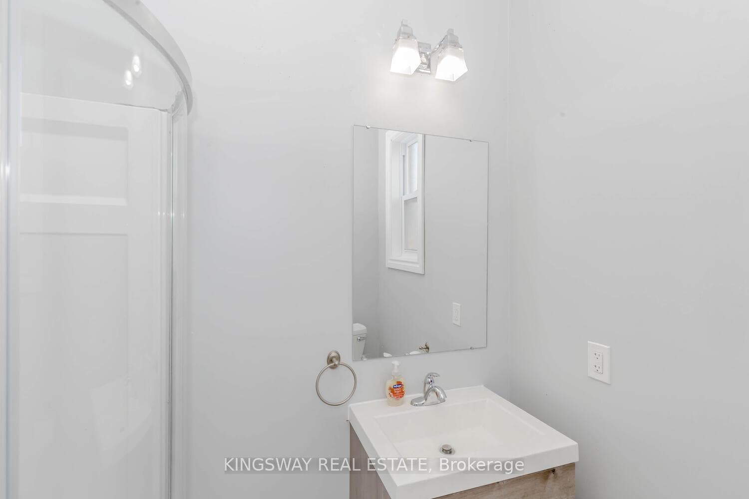 526 Beach Road photo 17