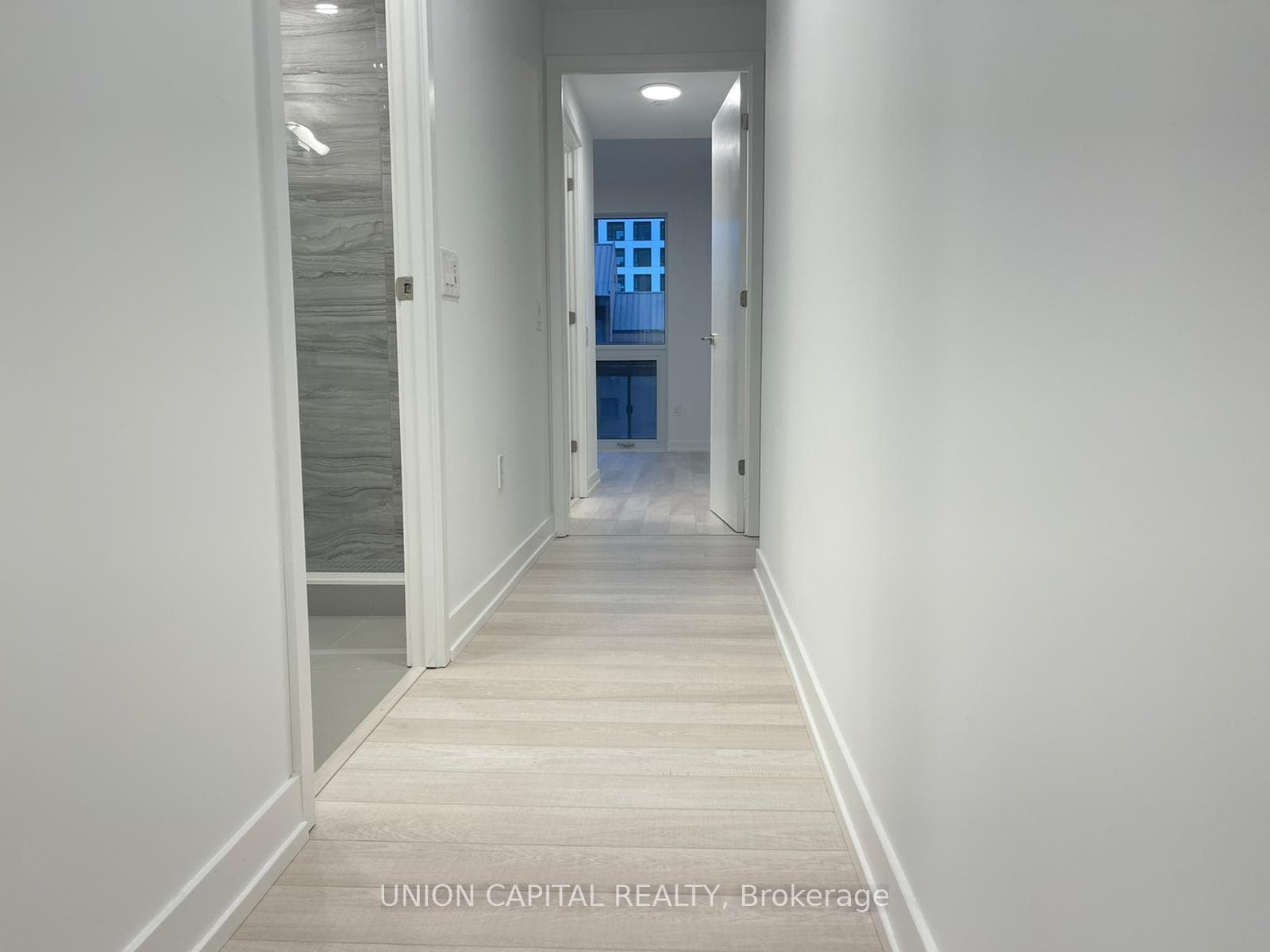 39 Roehampton Avenue Unit 703 photo 6