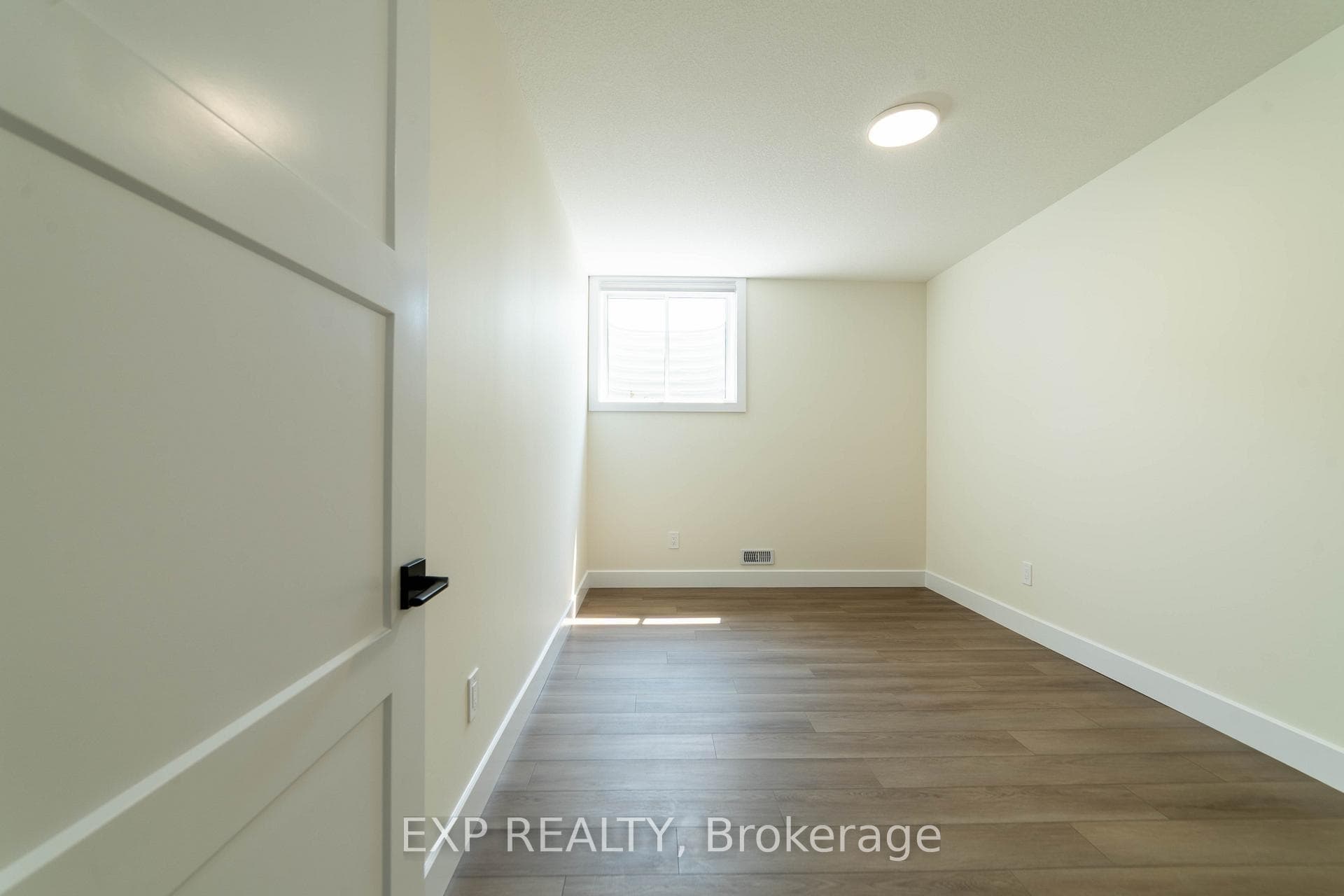 266 Hesselman Crescent Unit Basement photo 23