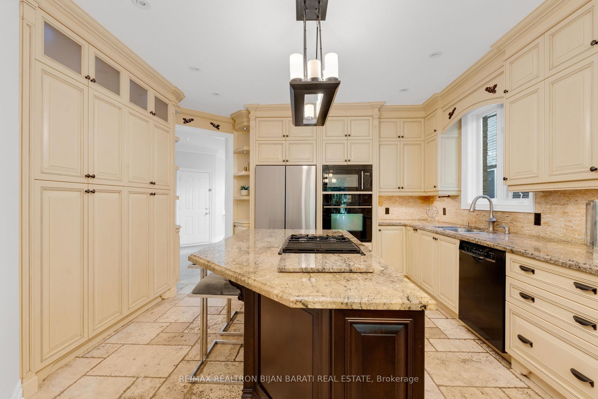 384 Hillcrest Avenue photo 14