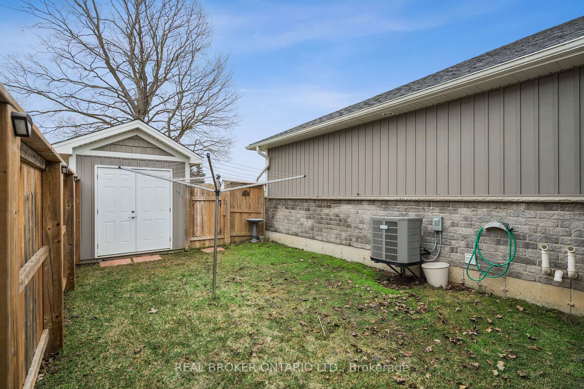 480 Grand Trunk Street photo 37