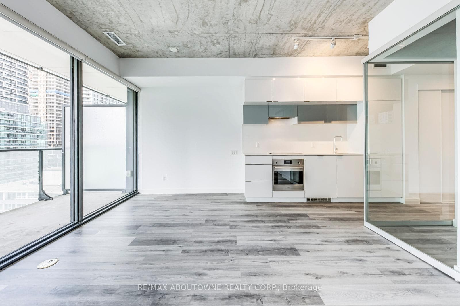 185 Roehampton Avenue Unit 902 photo 15