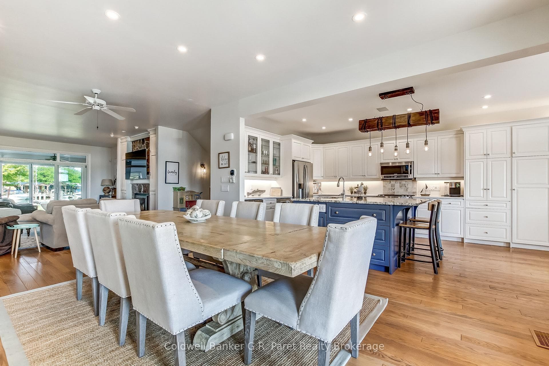 Kitchen/Dining room.