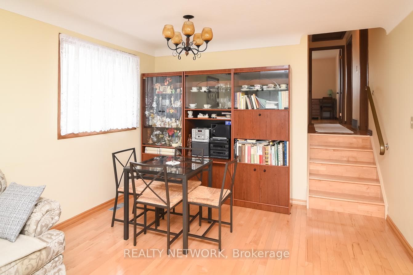 87 Roehampton Avenue photo 10