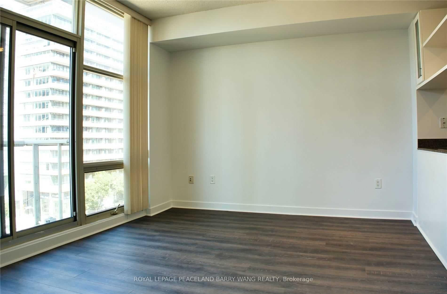 9 Spadina Avenue Unit 710 photo 4