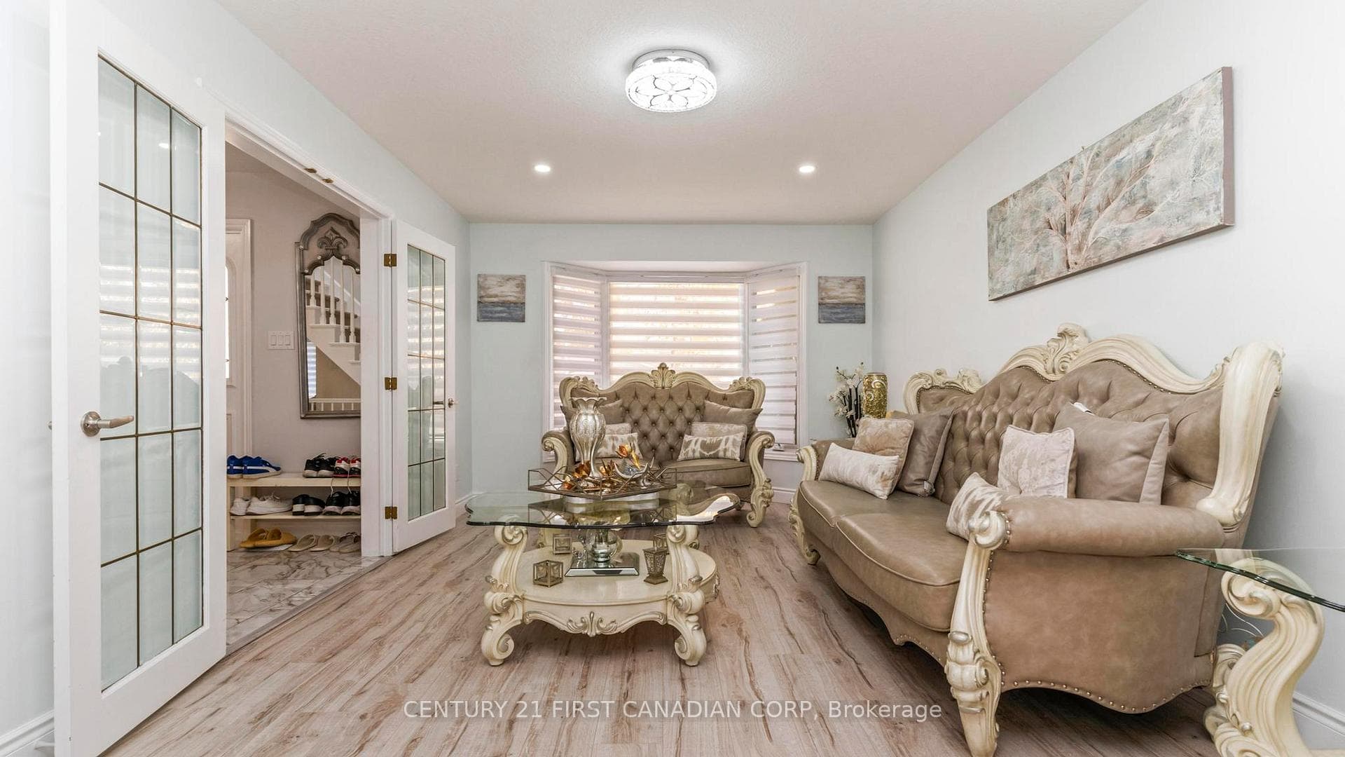 35 Hummingbird Crescent photo 8