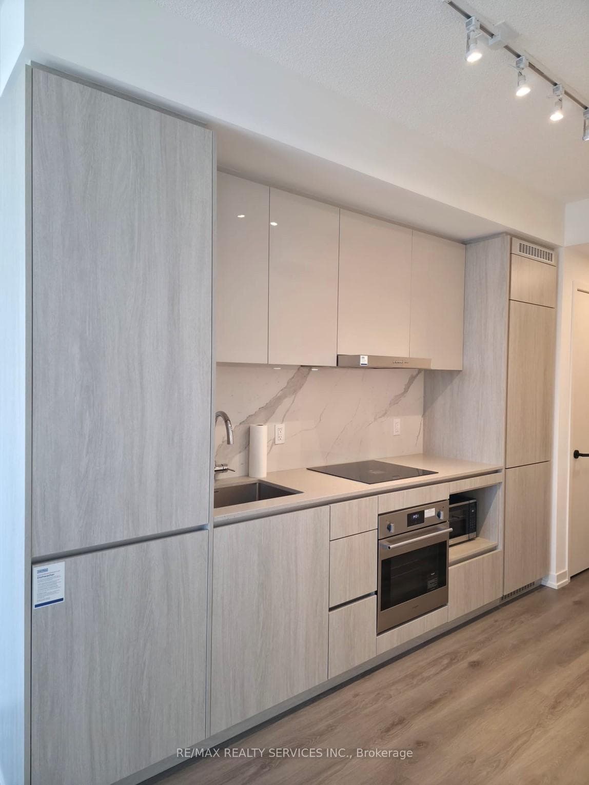 28 Interchange Way Unit 1815 photo 6
