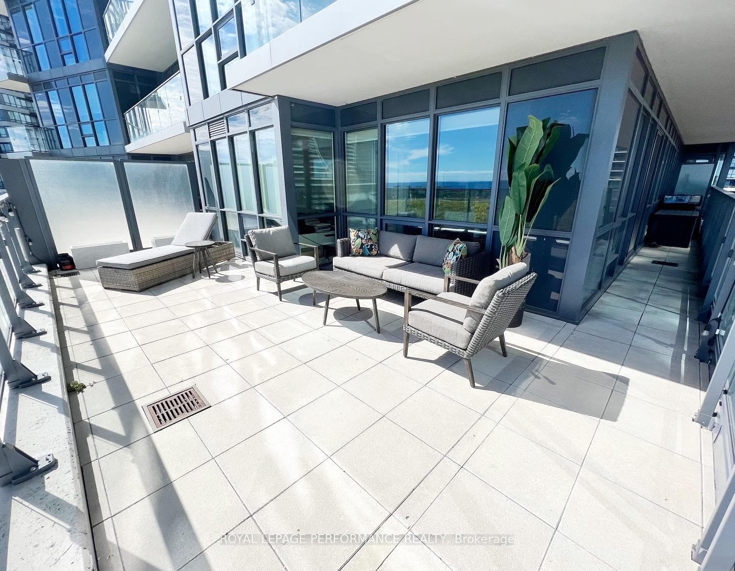 2212 Lake Shore Boulevard Unit 901 photo 2