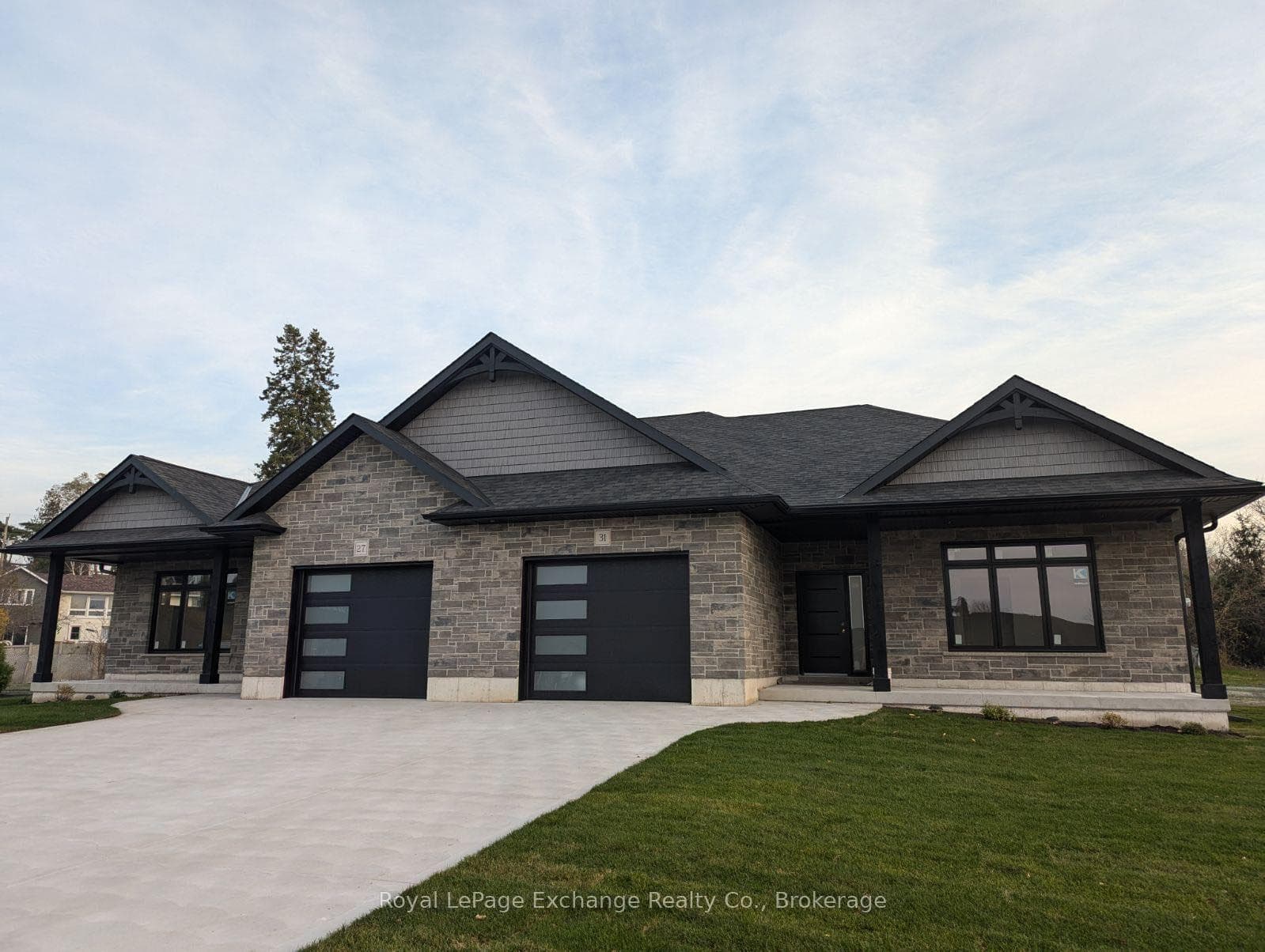 31 MERCEDES Crescent photo 1
