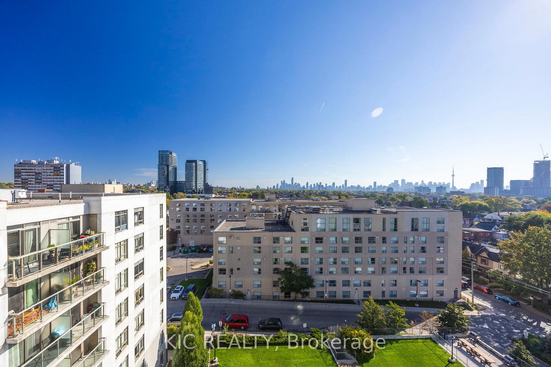 812 Lansdowne Avenue Unit 901 photo 3
