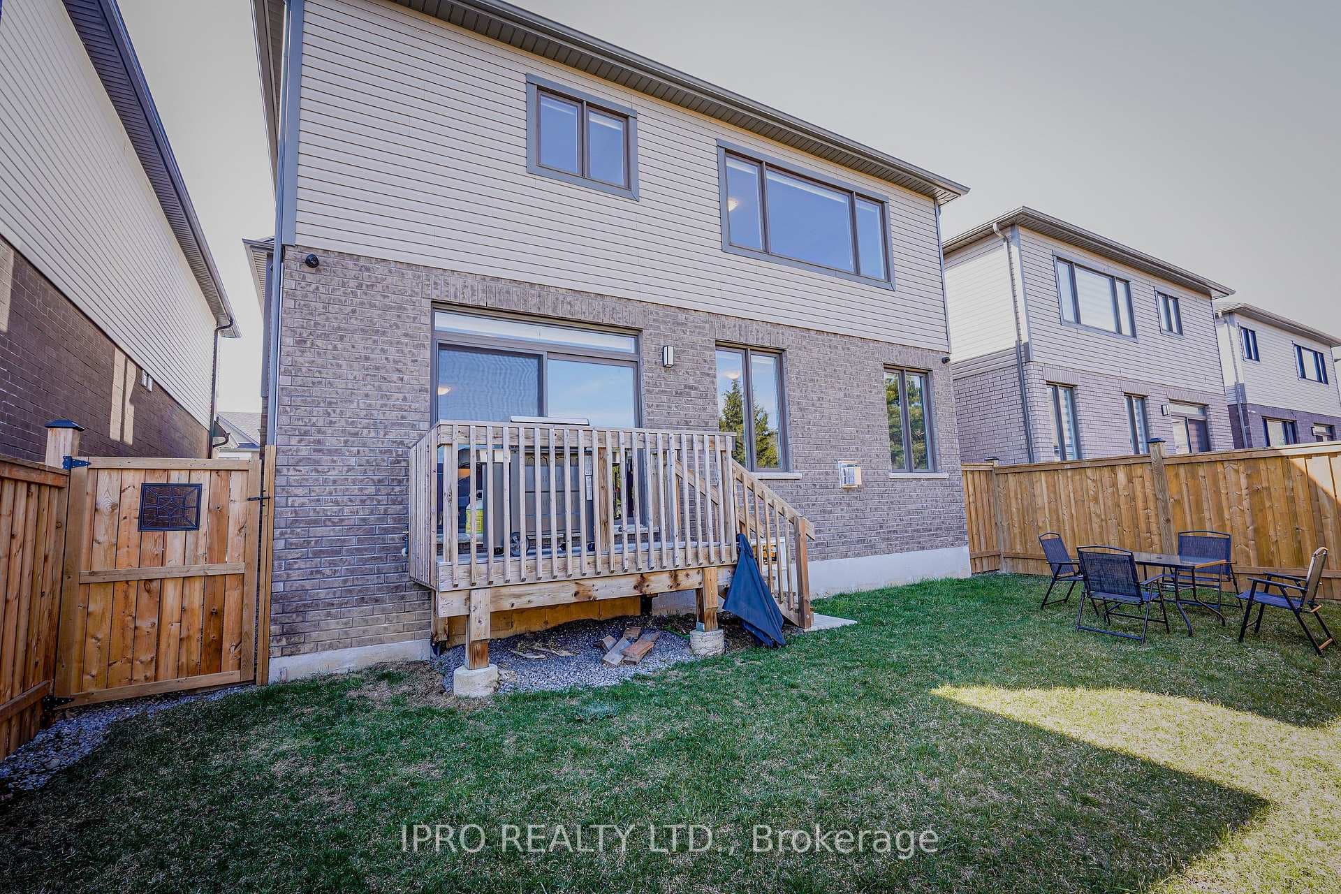 63 Fairey Crescent photo 36