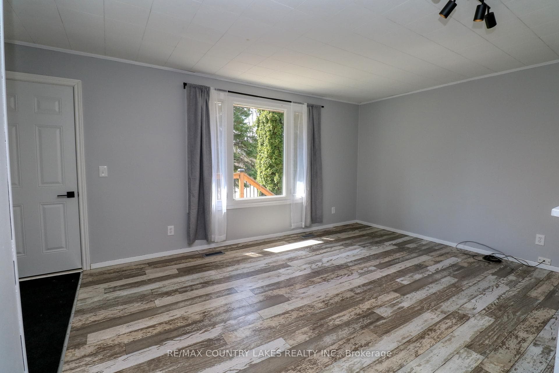 126 Mcguire Beach Road photo 10