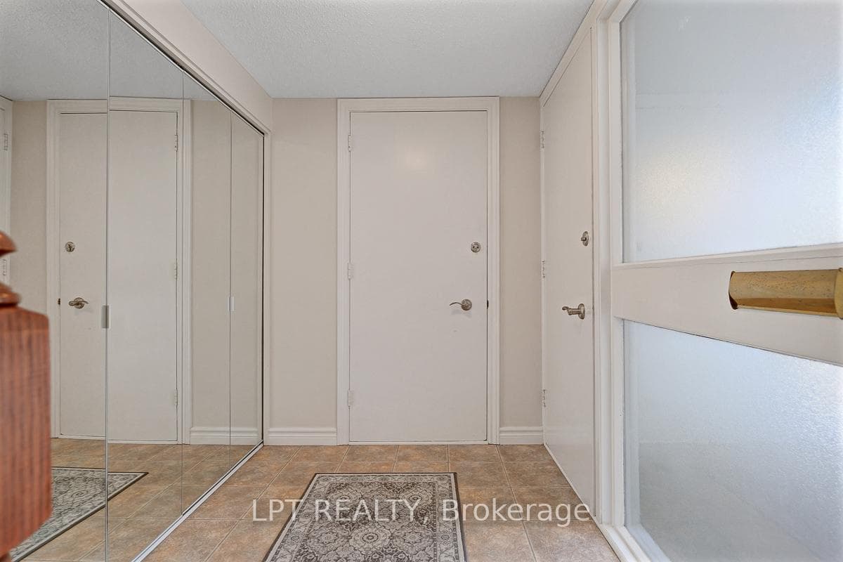 1772 Dunkirk Crescent photo 4