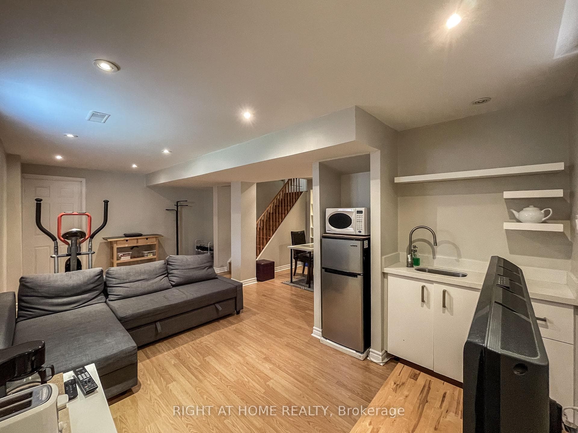 35 Nichols Boulevard photo 34