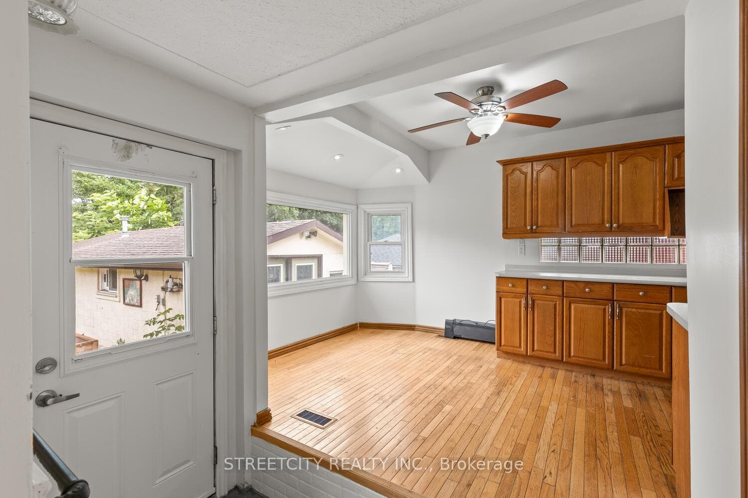1235 King Street photo 12