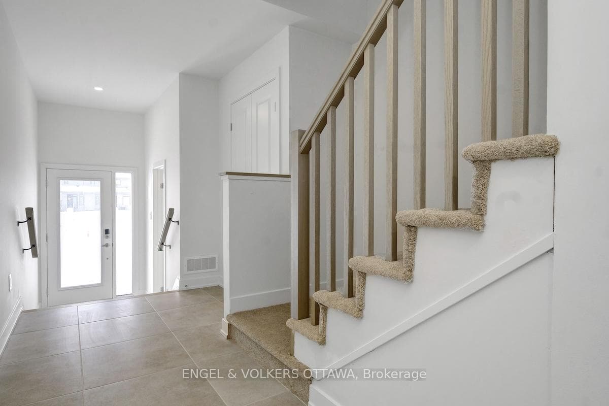 584 Arbia Ridge photo 5