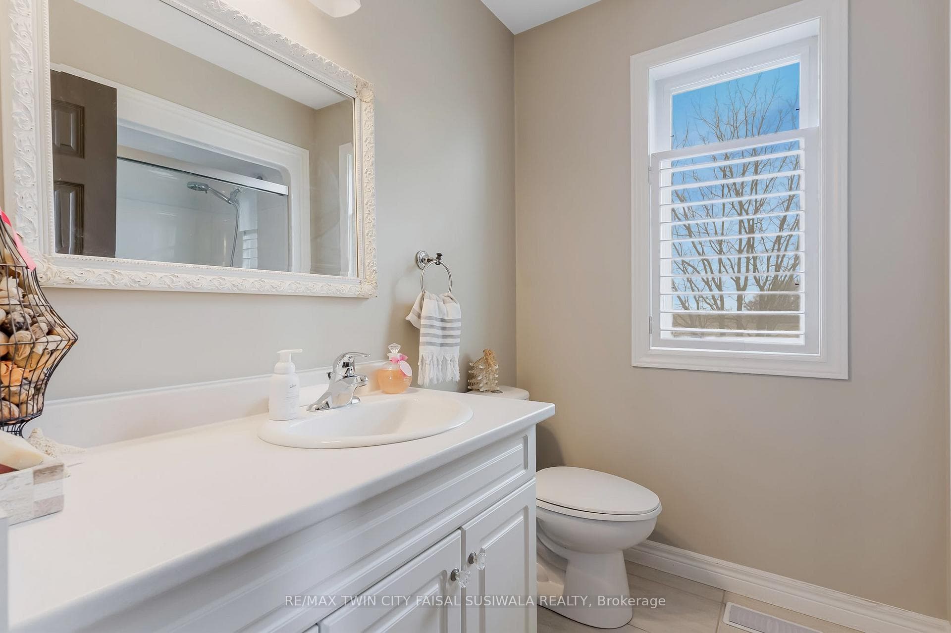 24 Brant Road photo 35