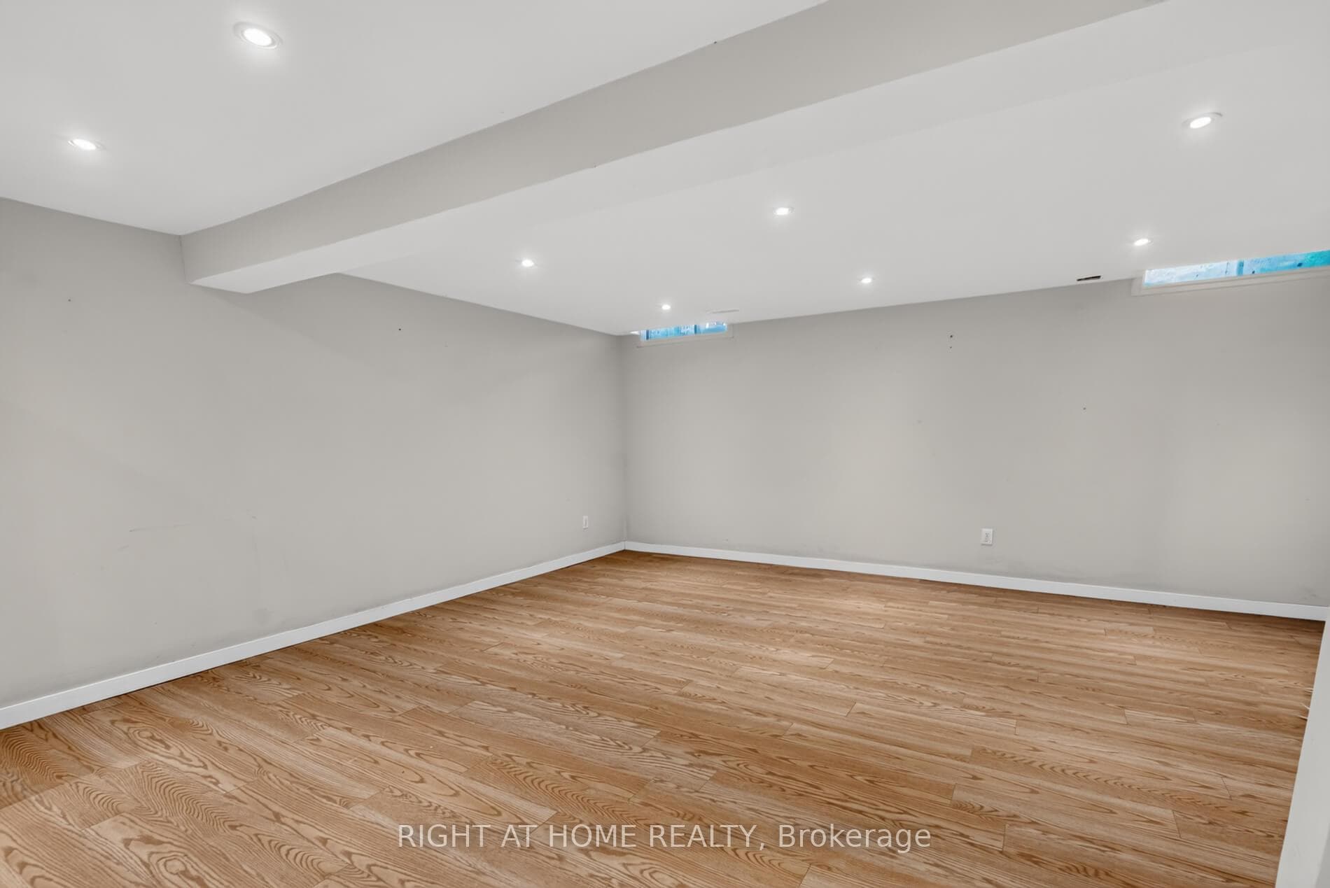 215 Glamis Road Unit 11 photo 22
