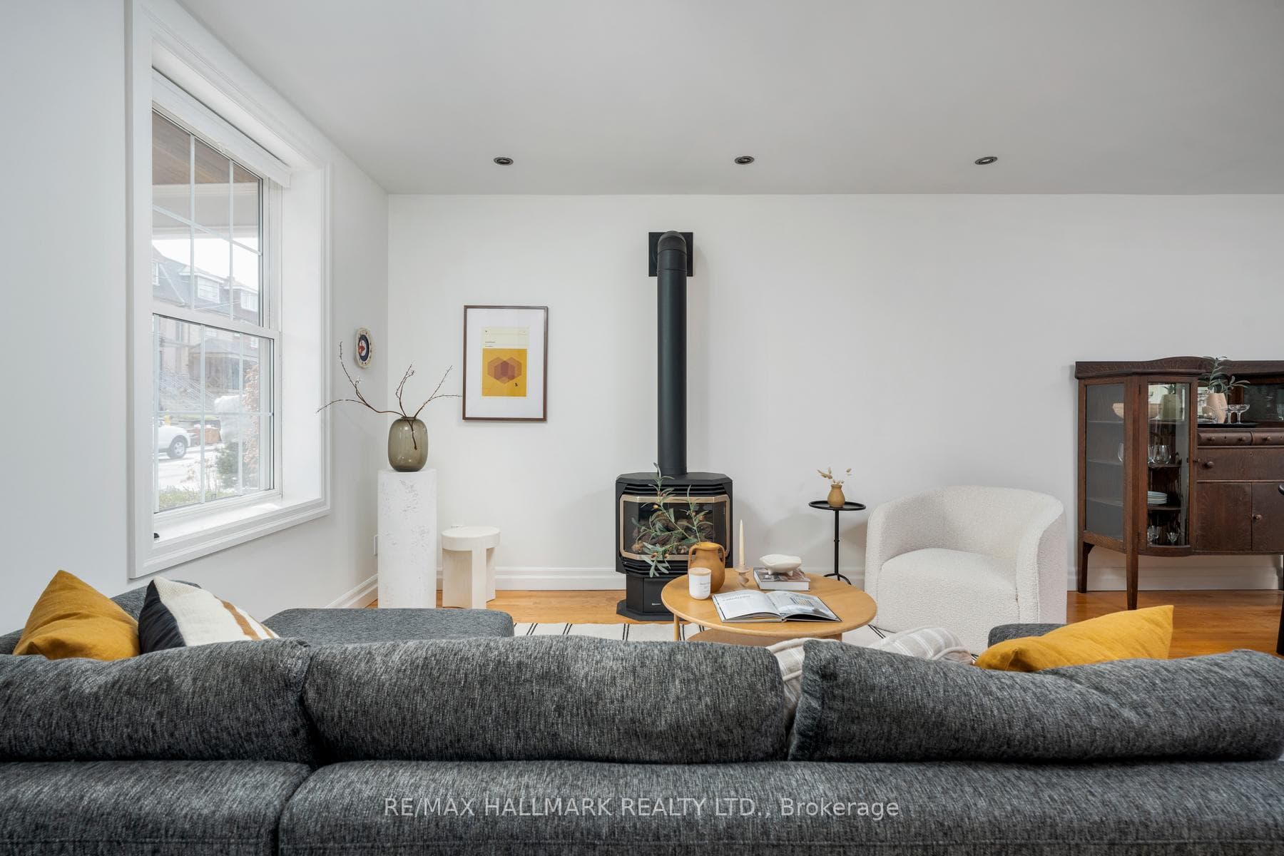 252 Montrose Avenue photo 6