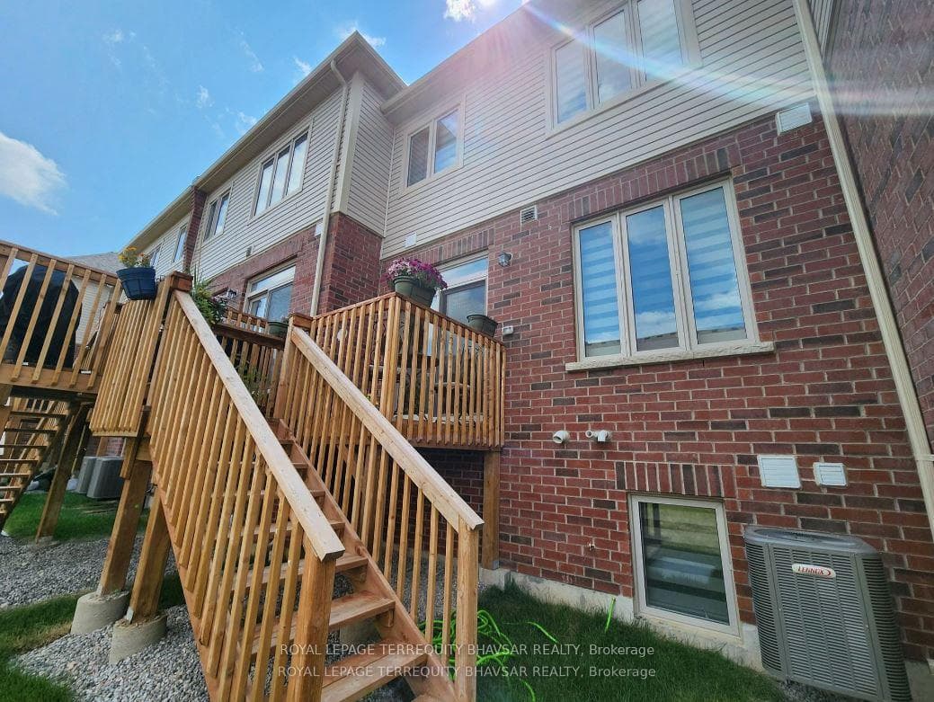 9 Roywood Street photo 39