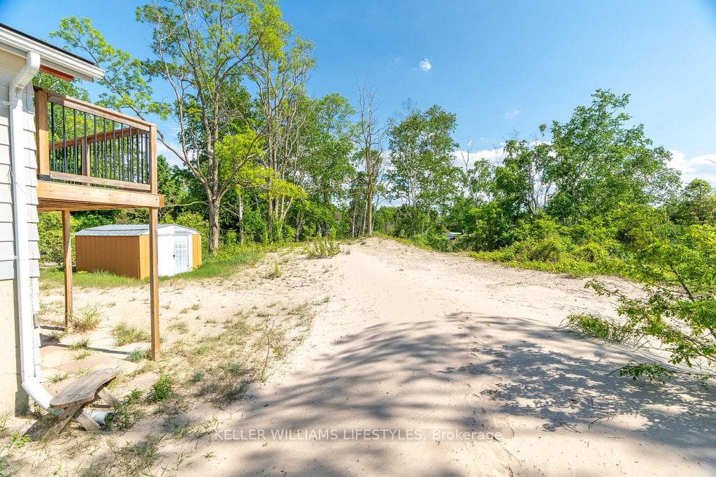 7403 SANDERSON Road photo 30