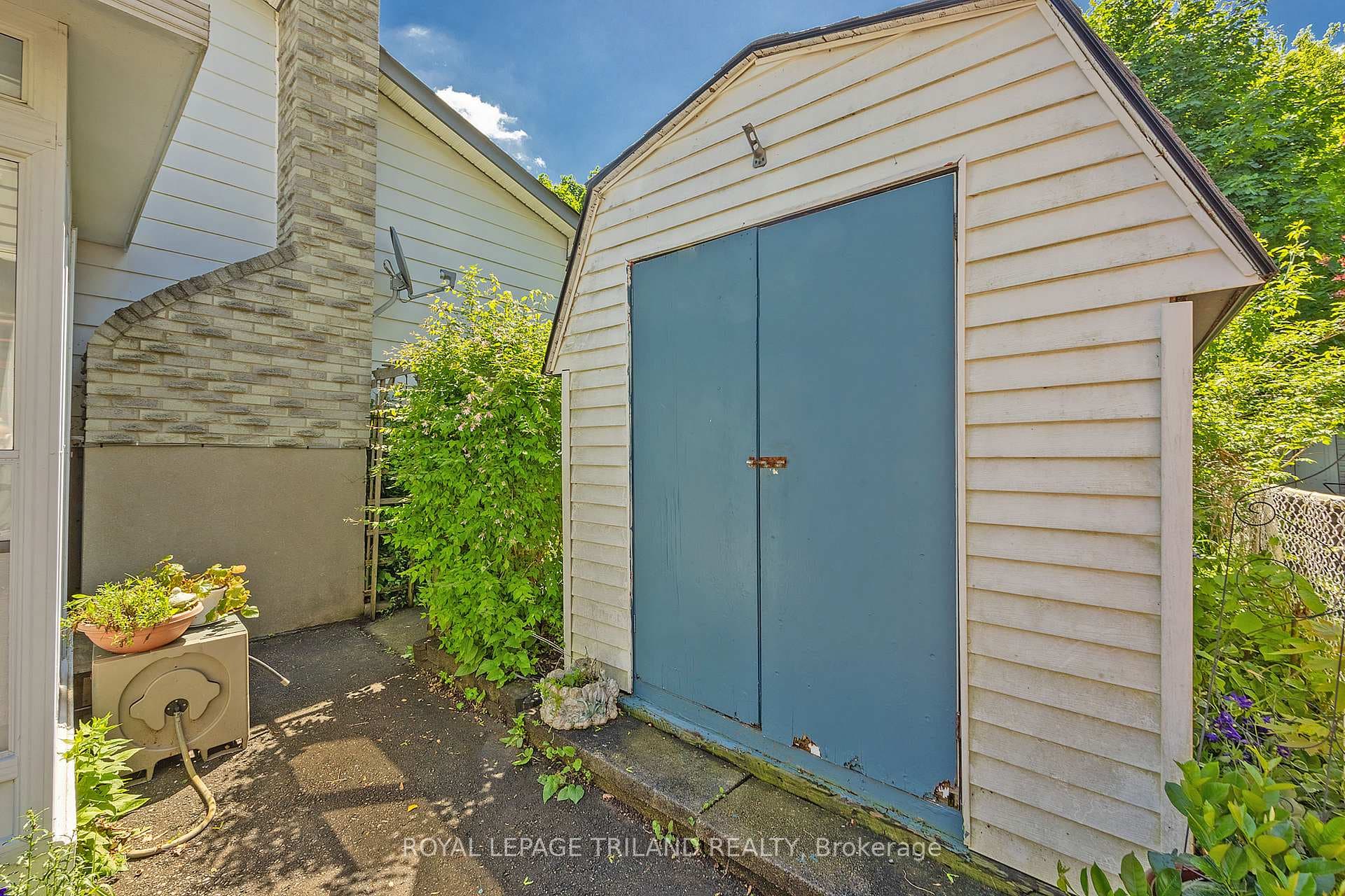 122 Inverary Crescent photo 34