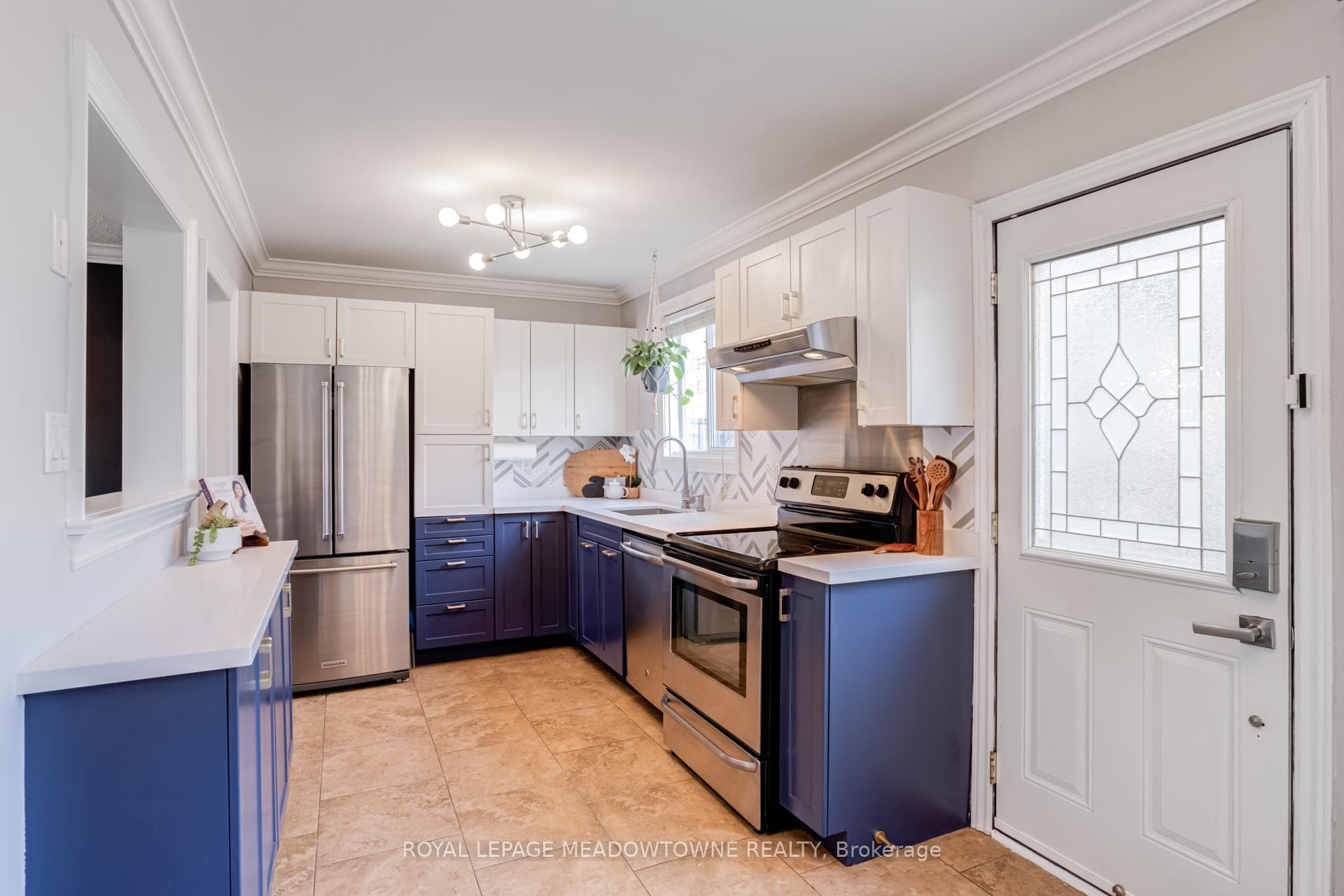 92 Morley Crescent photo 21