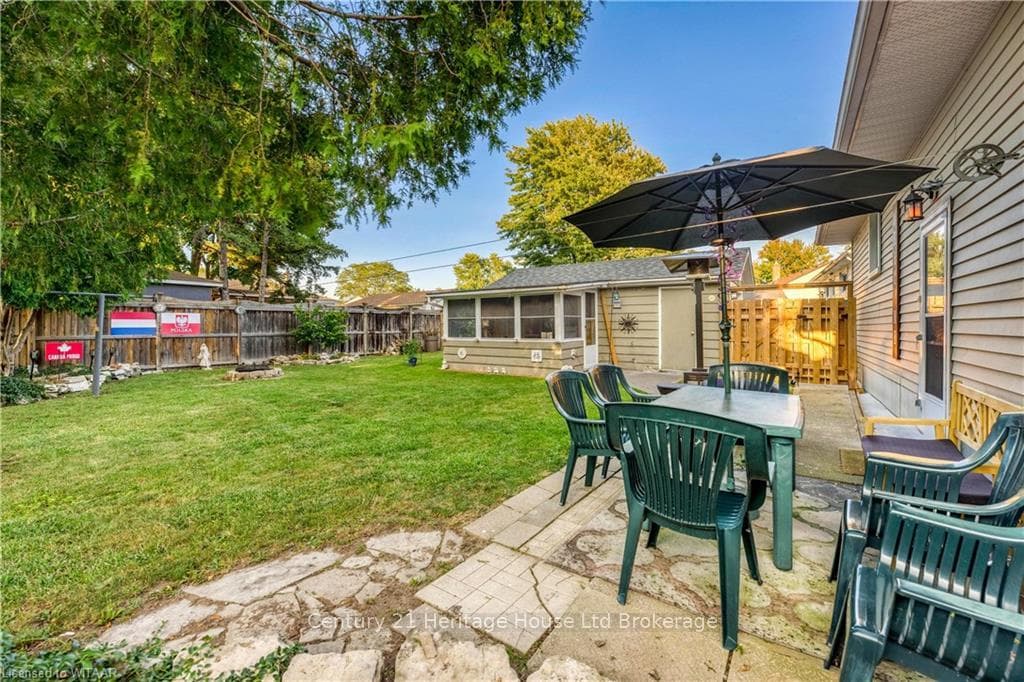 46 MAYFAIR Drive photo 28