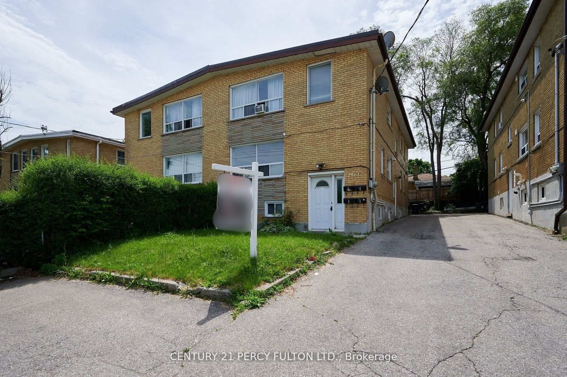 2961 Lawrence Avenue photo 1