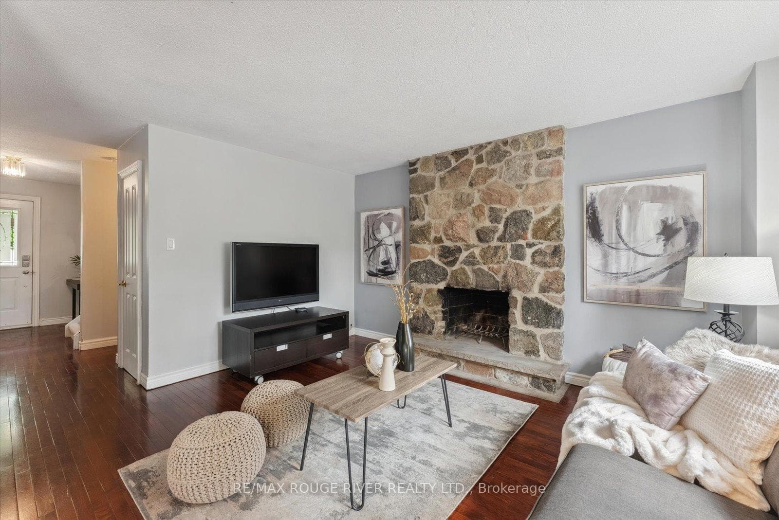 564 Eyer Drive photo 3