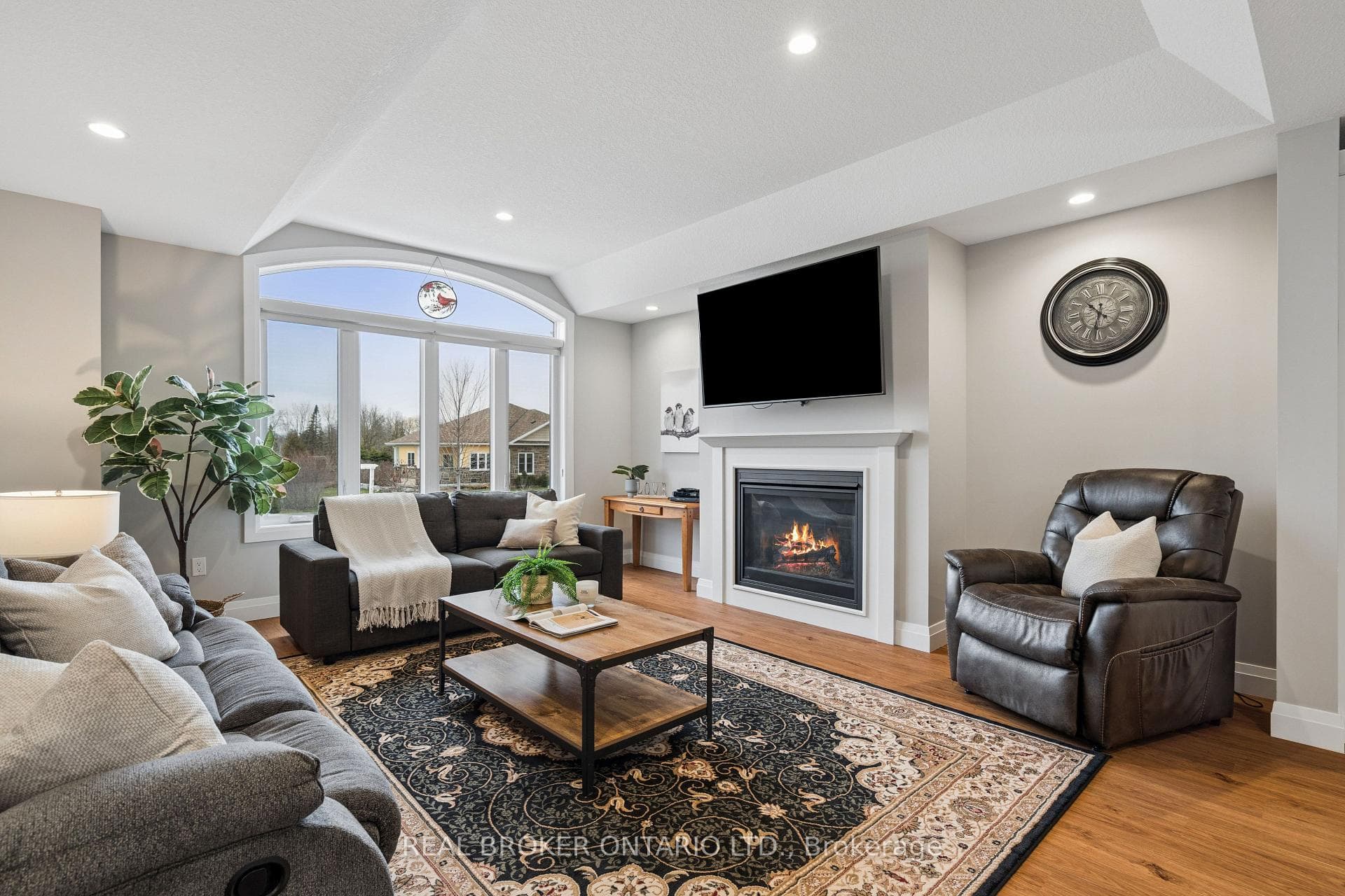 480 Grand Trunk Street photo 14