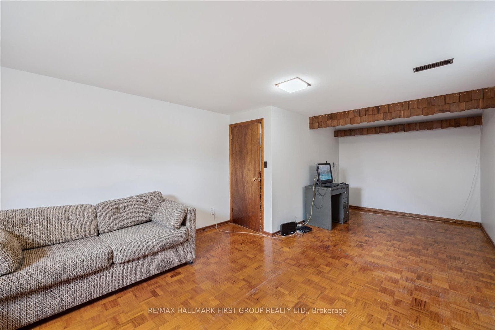25 Taylor Road photo 19