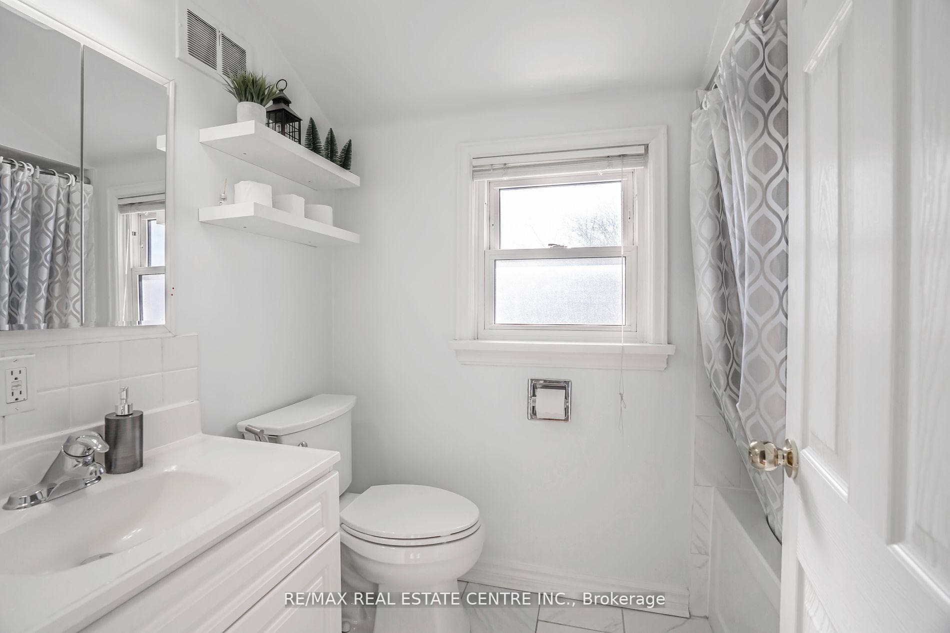 401 Elgin St Street photo 27