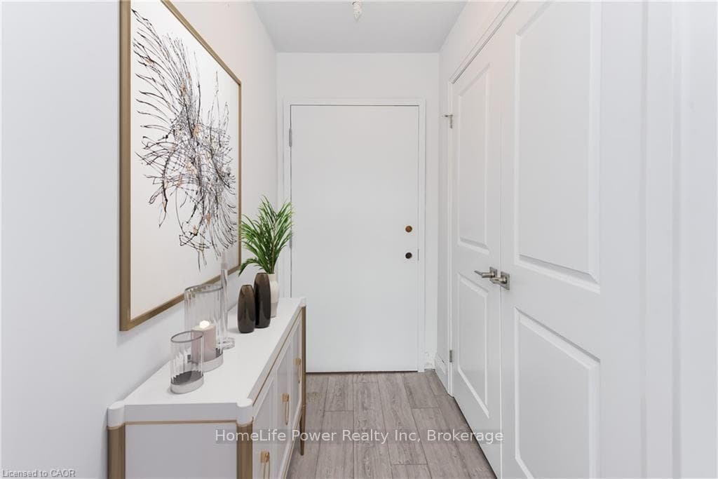 Entryway (Virtually Staged)