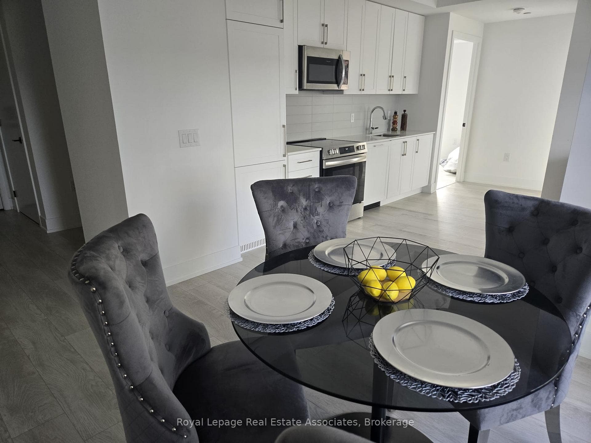 2450 Old Bronte Road Unit 204 photo 5
