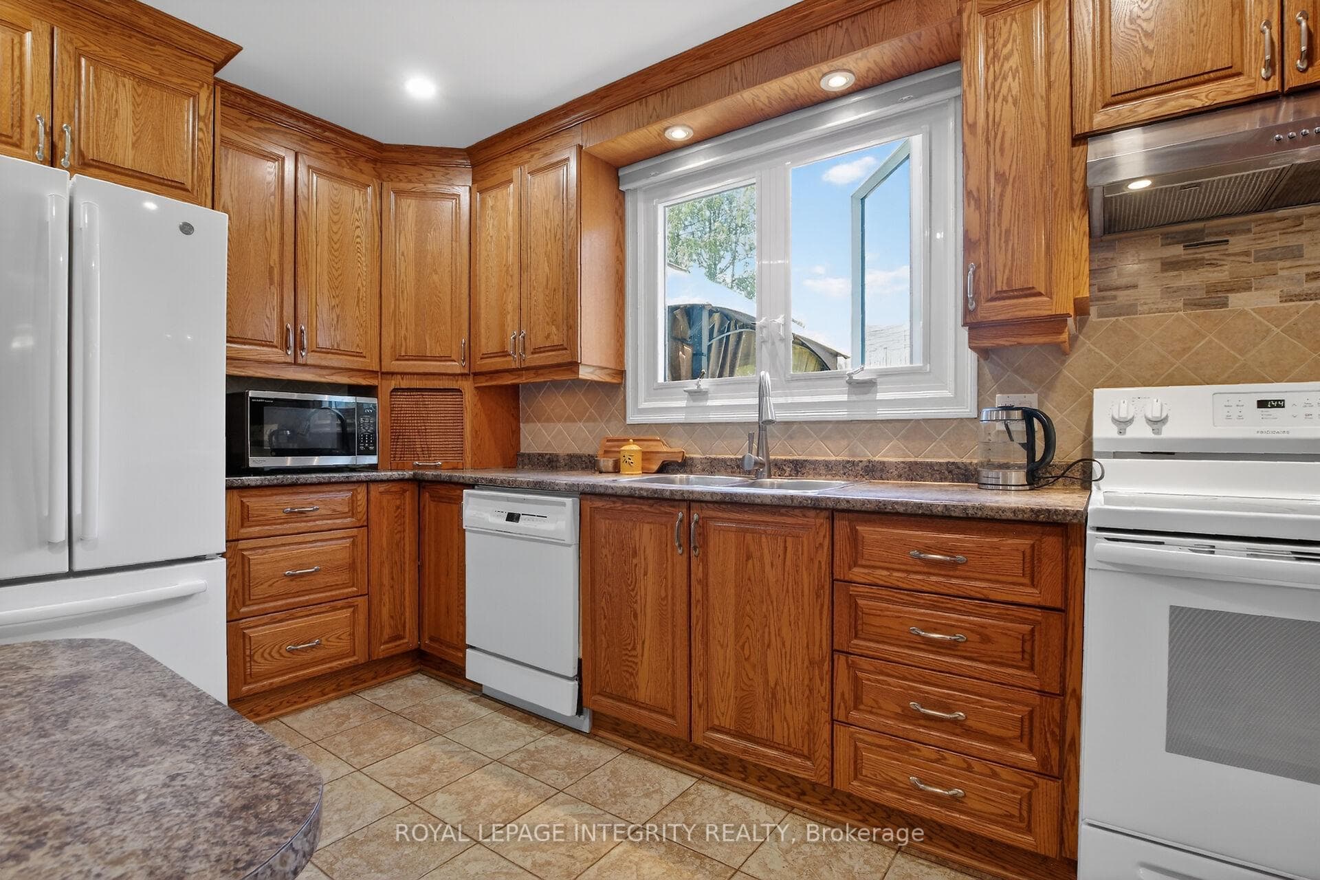 1646 Grey Nuns Drive photo 15