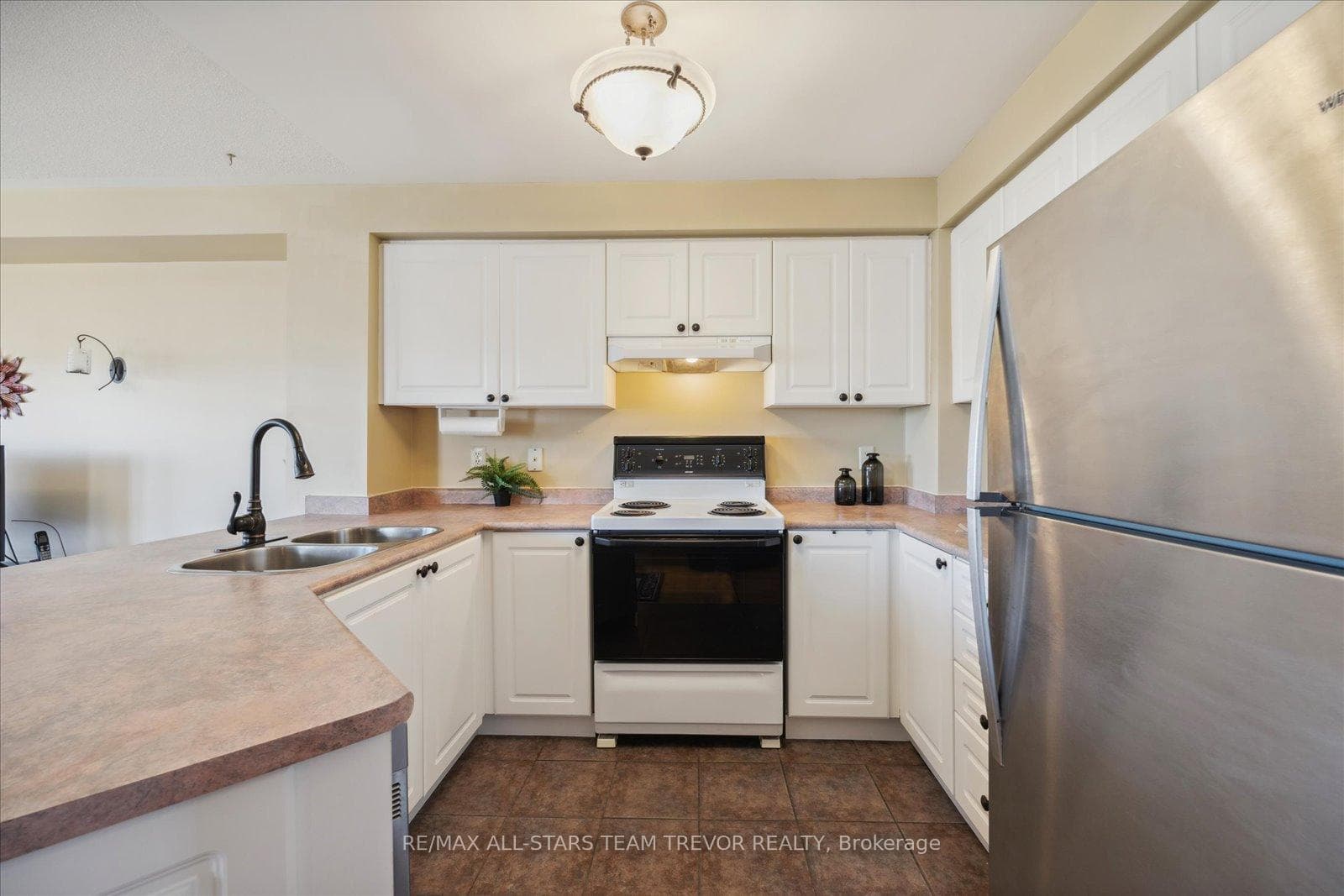 23 Mainprize Crescent photo 3