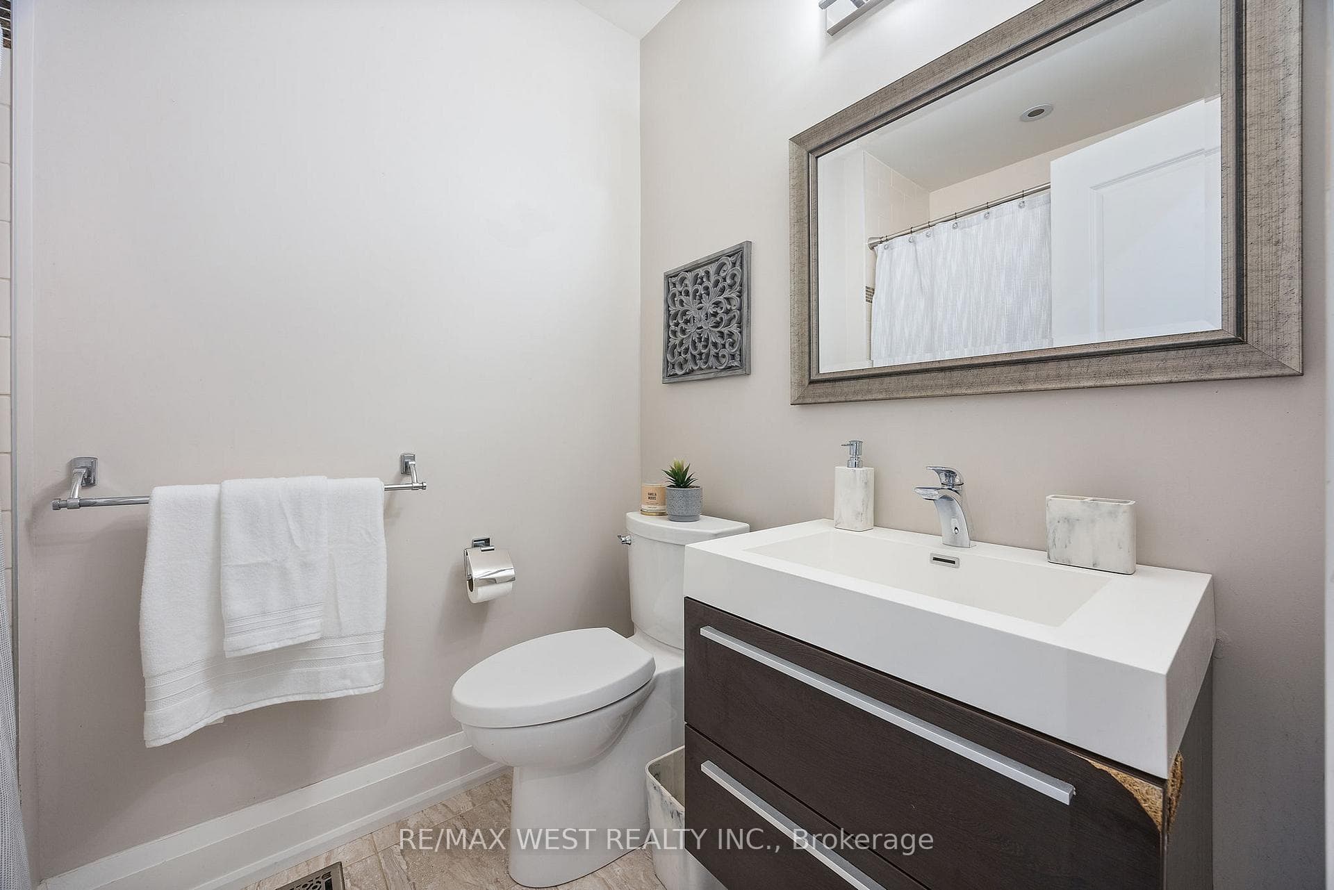 42 A Greendale Avenue photo 20