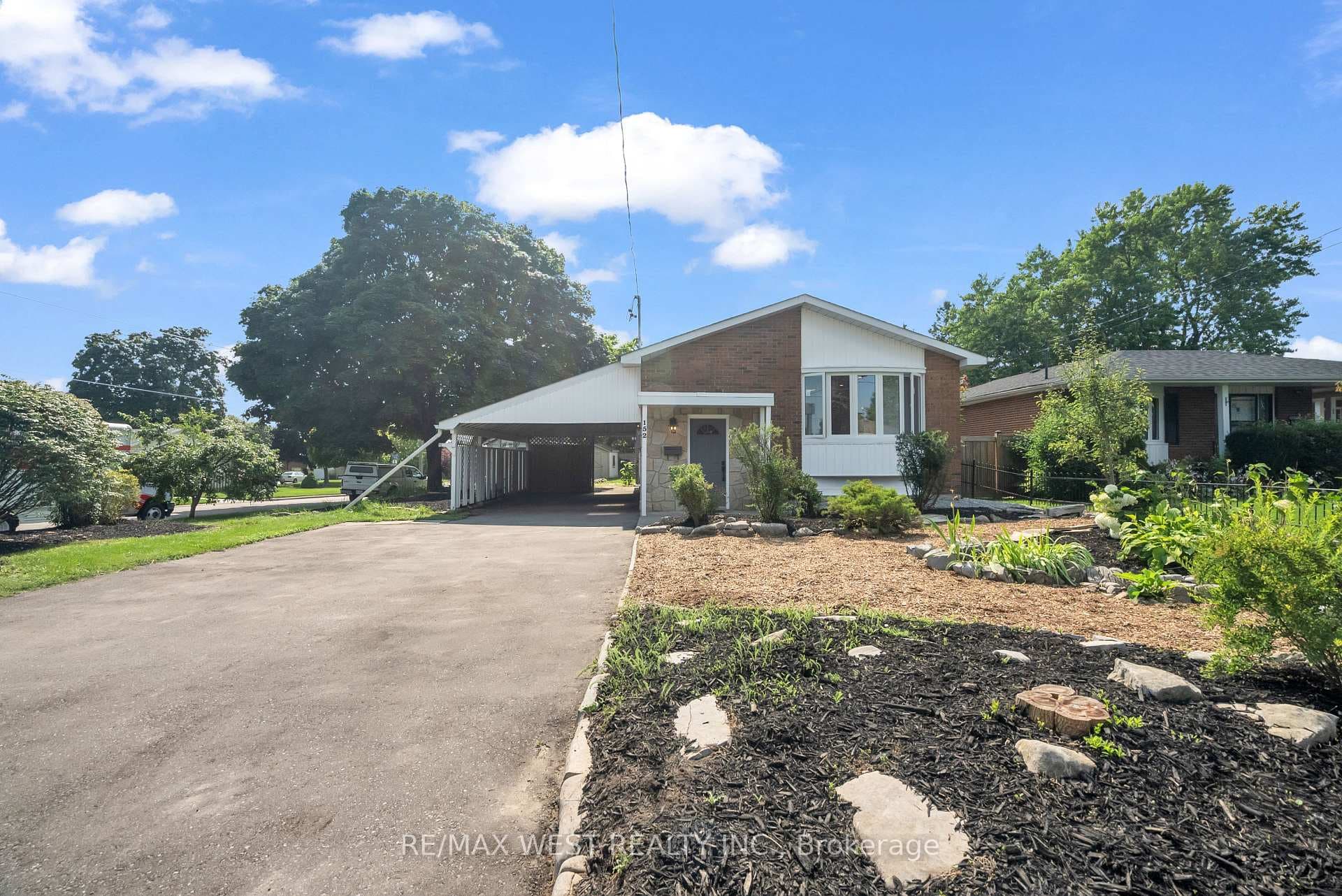 152 Athabasca Street photo 1