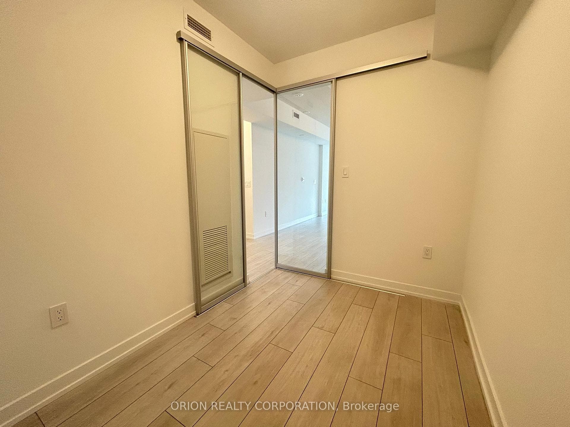 556 Marlee Avenue Unit 402 photo 15