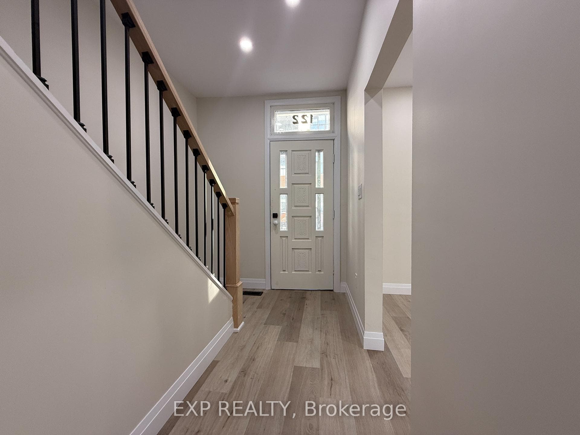 122 Alice Street Unit Upper photo 2