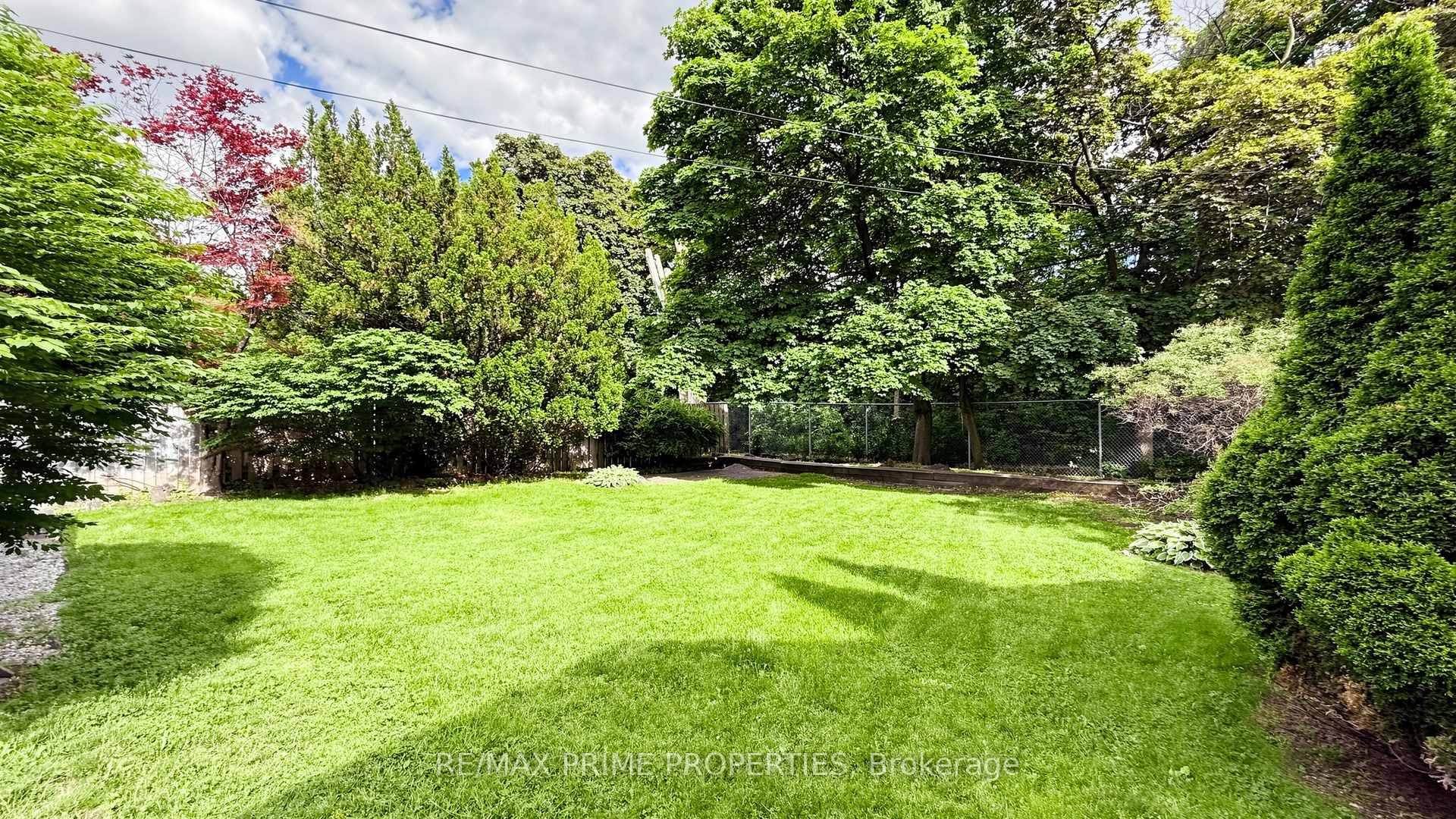 33 Irvington Crescent photo 35