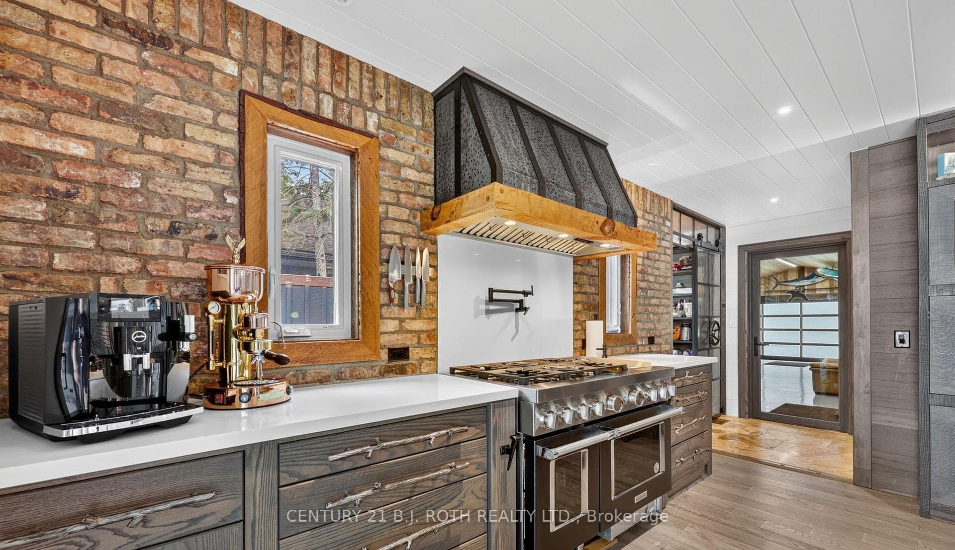 9 Barrie Terrace photo 16