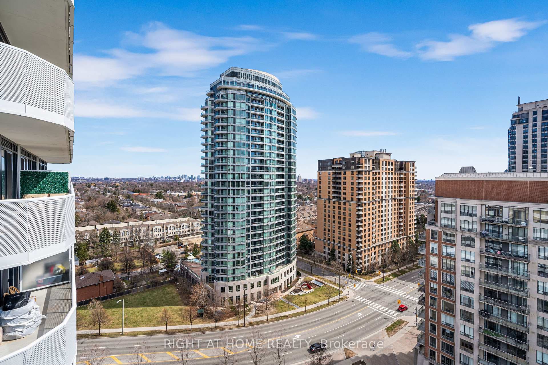 15 Holmes Avenue Unit 1502 photo 18